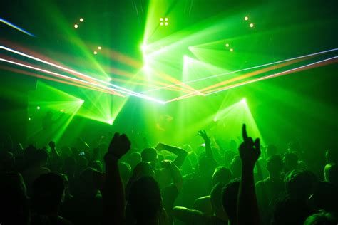 Party! Party! Party! – Der lange Tanz des Techno Party! Party! Party! – Der lange Tanz des Techno-watch