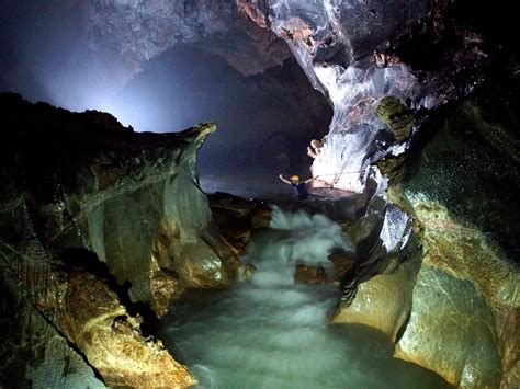 The World's Biggest Cave-watch