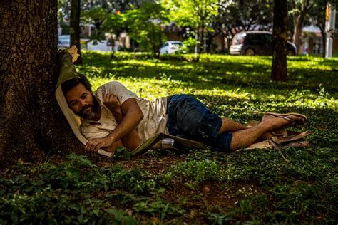 O Homem que Não Cabia em Brasília-watch