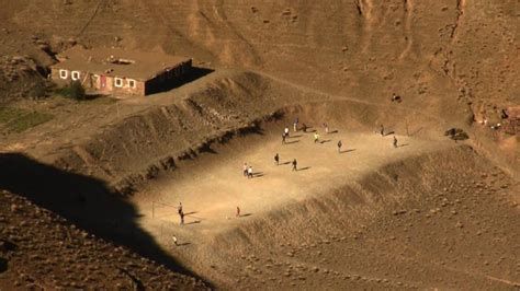 Distance-Landscape: Football Field-watch