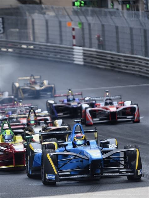 Formula E: Street Racers-watch