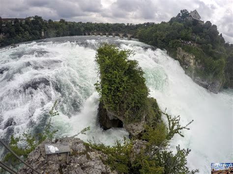 Chutes du Rhin vues de loin