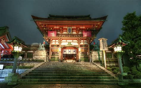 Sortie d’un temple shintoïste